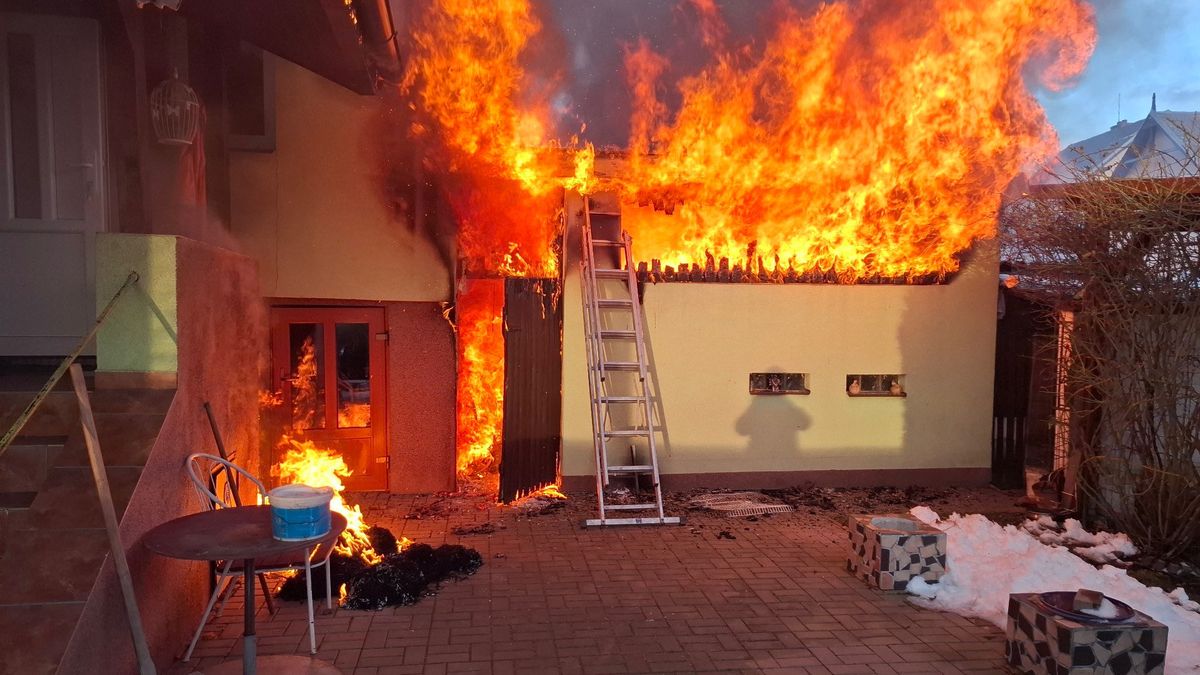 Na Olomoucku hořela přístavba rodinného domu. Škoda přes milion